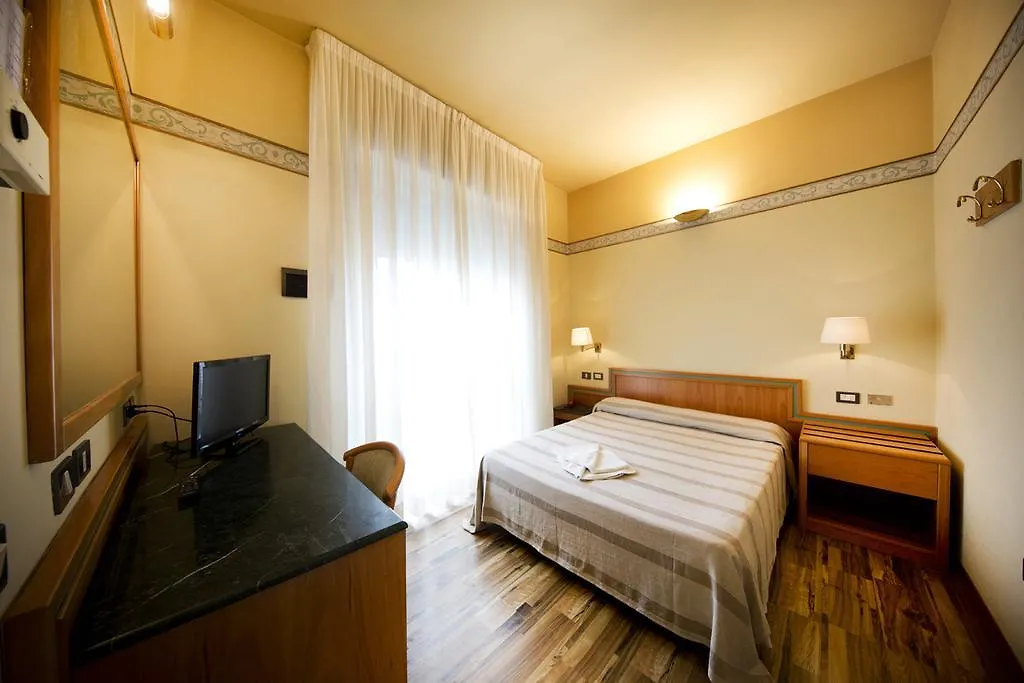 Hotel Marina Bay Rimini 3*,